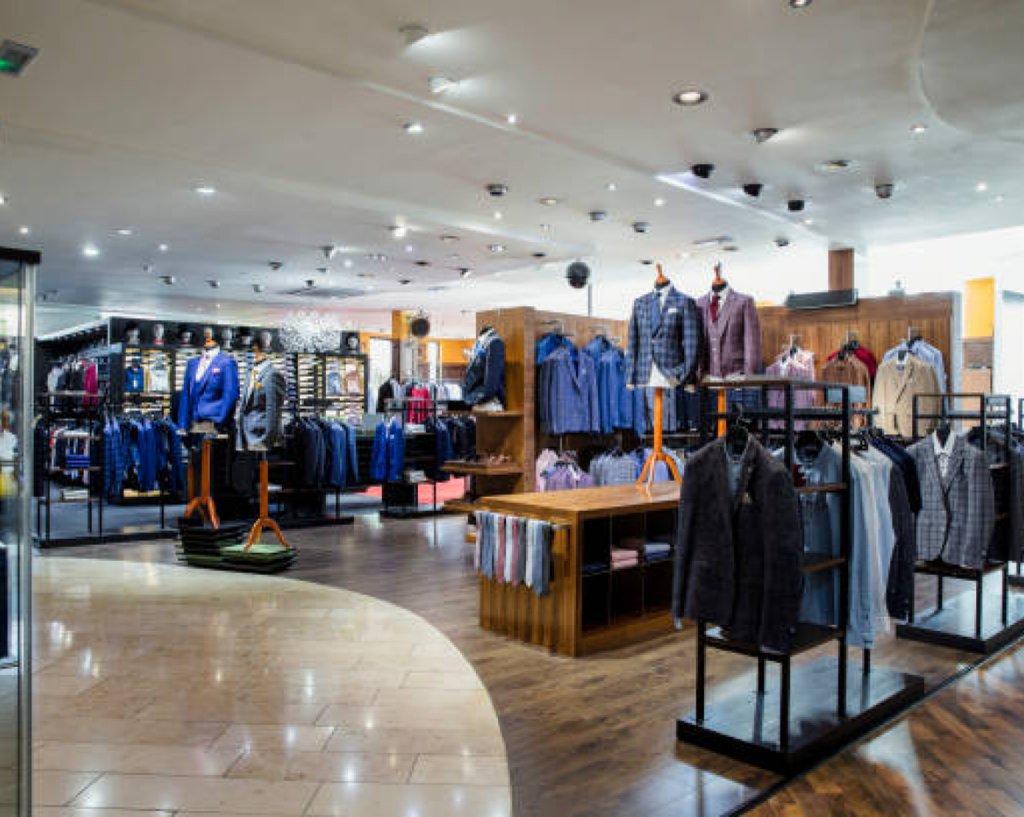 estantería de la tienda